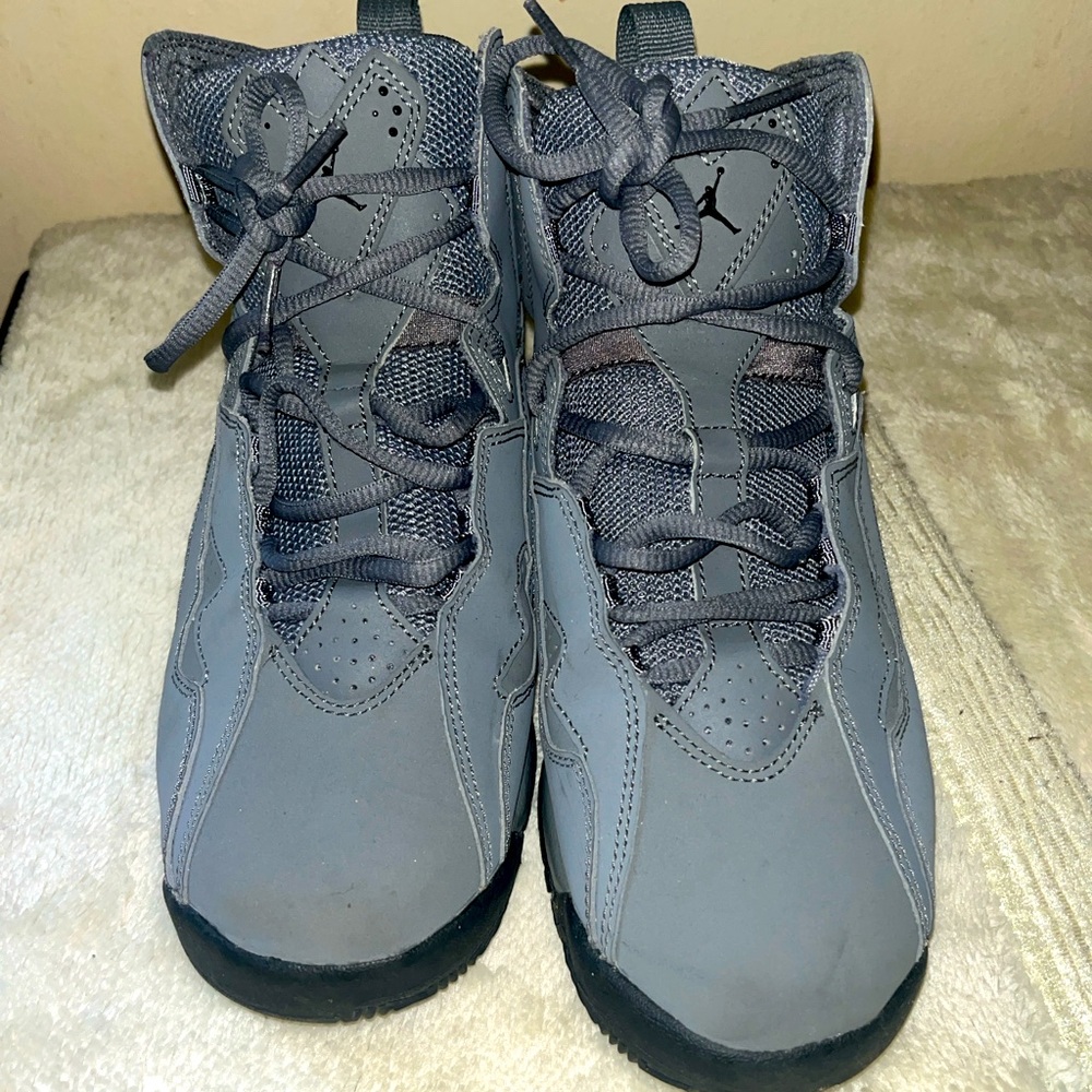 Grey Jordan Tru Flights